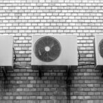 エアコン暖房の電気代を下げる設定温度と使い方｜20℃・自動運転・風向き下・サーキュレーター併用で変わる